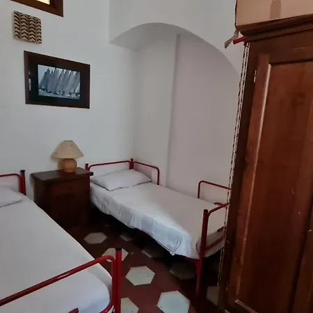 Torre Di 5 פופולוניה