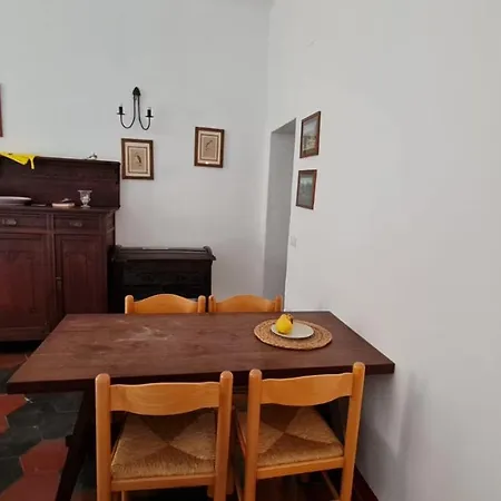 Torre Di 5 דירה פופולוניה